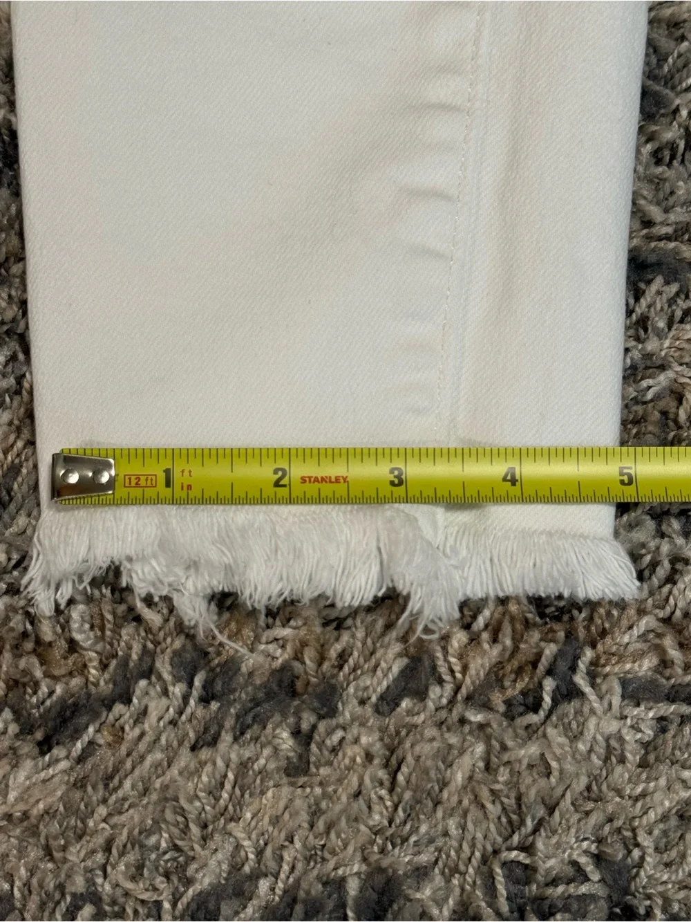 721 Levi's White Skinny High Rise Jeans with Knee Rip